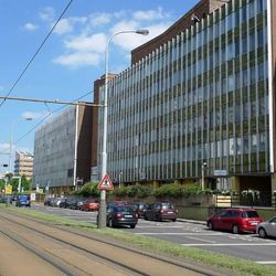 Praha 10 prodává bývalou radnici Vlasta a kulturní dům Eden za 1,117 miliardy korun. Výnos půjde na nové sídlo úřadu