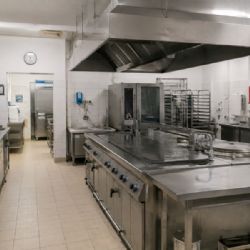 Pražští hygienici našli závady ve 41 školních provozech. Kontroly odhalily problémy s úklidem i skladováním