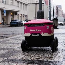 Revoluce doručování v Praze 8: Jídlo přivezou autonomní roboty