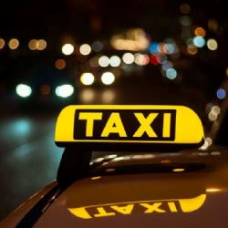 Taxikáři upozorňují na nedostatek nabíječek, přechod na bezemisní vozy vyžaduje více přípravy
