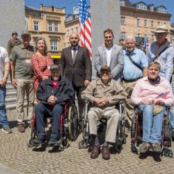 Američtí veteráni se v Plzni poklonili padlým. Jeden z nich přijel do města poprvé