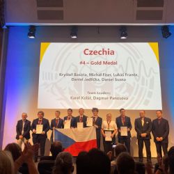 Dva plzeňští studenti pomohli Česku k prvnímu zlatu na Turnaji mladých fyziků