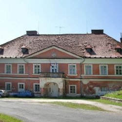 Hartmanice vyhlásily uzávěru na zámečky. Vlastníci se bojí, kam až může zasáhnout obec a stát