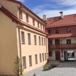 Husinec otevřel nový bezbariérový dům pro seniory na Prachaticku