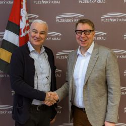 Ministr Juchelka a hejtman Farhan řešili krizi v sociálních službách