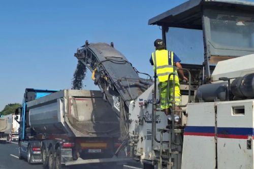 obrázek:Na D11 mezi Poděbrady a Sadskou začala oprava 15 km úseku. Dálnice je zúžená na dva pruhy