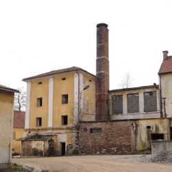 Památkáři brzdí prodej chátrajícího areálu v Žichovicích. Investoři od něj dávají ruce pryč
