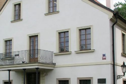 obrázek:Poštovní muzeum se 11. června vrací do Vávrova mlýna, vystaví biedermeier a telefon z Konopiště