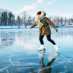 Pozor na tenký led na pražských rybnících, varují hasiči