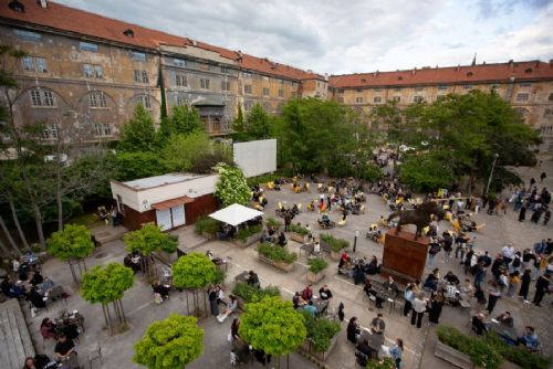 obrázek:Praha plánuje rekonstrukci Kasáren Karlín za 1,9 miliardy. Počítá i s průchody a studentským ubytováním