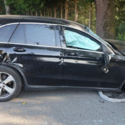 Řidička na Žďársku havarovala s mercedesem, po převrácení vozu nadýchala 1,70 promile