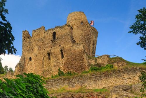 obrázek:Věž Putna u hradu Michalovice má podle měření sklon 7,315 stupně. Město zvažuje zápis do knihy rekordů