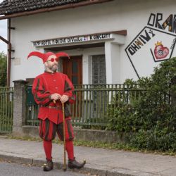 Zákaz natáčení měl porušit dalším vysíláním. Plaský „Bůh Šašek“ znovu čelí obvinění