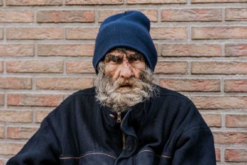 obrázek:Život na ulici zhoršuje zdraví. Pomoc v Praze stojí na terénu, službách a dostupném bydlení