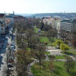 Karlovo náměstí: největší náměstí Česka a zelené srdce Prahy