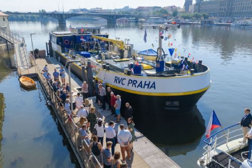 obrázek:Praha má po 28 letech nové servisní plavidlo. Hybridní tanker uveze 258 tun a obslouží lodě přímo na Vltavě