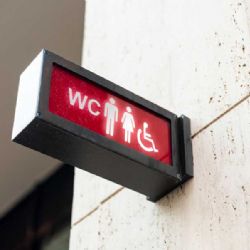 Praha zvyšuje dostupnost toalet: spolupráce s restauracemi na obzoru