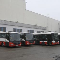Pražské autobusy pomáhají Ukrajině: dar od DPP