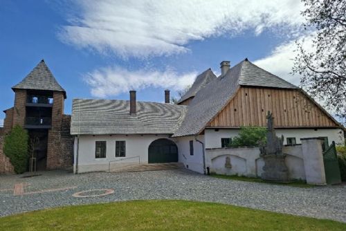 obrázek:Staré děkanství v Nymburce se po rekonstrukci otevře veřejnosti. Nabídne infocentrum, kavárnu i historické sklepy