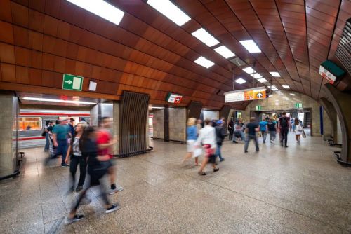 obrázek:V Praze přibylo případů svrabu. Hygienici připomínají, že běžná jízda MHD obvykle nepředstavuje riziko