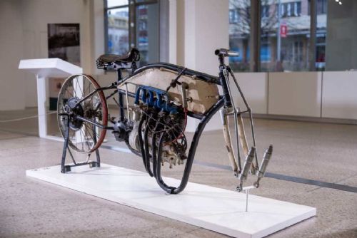 obrázek:Z Říma do Boleslavi: jediný dochovaný čtyřválec Laurin & Klement je v expozici Škoda Muzea