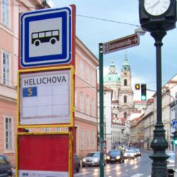 Zastávka Hellichova mění jméno: Nově Pražské Jezulátko!