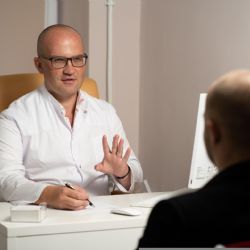 Bezplatná psychoterapie pomohla už 389 lidem z Ukrajiny i dobrovolníkům, sbírka běží dál. Zátěží bude začátek školního roku