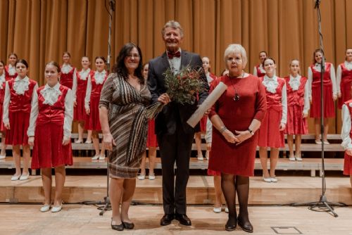 Foto: Cena Ministerstva kultury za obor dětských uměleckých aktivit byla předána prof. PhDr. Jiřímu Skopalovi, CSc.