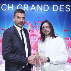 Ceny Czech Grand Design za rok 2021 ovládlo duo Vrtiška & Žák, slavnostní ceremoniál zase hejno plameňáků
