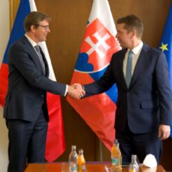 Dopravní spojení mezi ČR a Slovenskem patří mezi naše priority, řekl ministr v Bratislavě