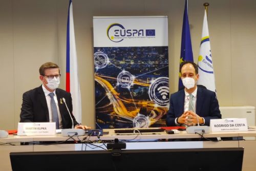 Foto: Důležitý krok pro budoucnost kosmické agentury v Praze: Dodatek smlouvy jí umožní růst