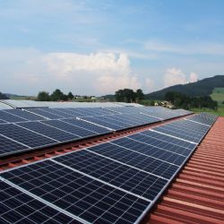 Dva bytové domy na Černém Mostě dostanou vlastní výrobnu elektrické energie