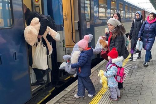 Foto: Humanitární vlak pomůže uprchlíkům v Košicích na cestě do bezpečí