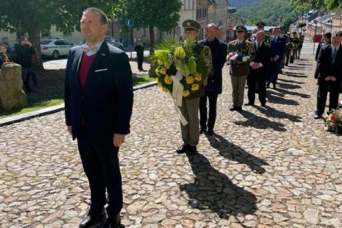 Foto: Ministr kultury Martin Baxa uctil památku politických vězňů na pietním aktu Jáchymovské peklo