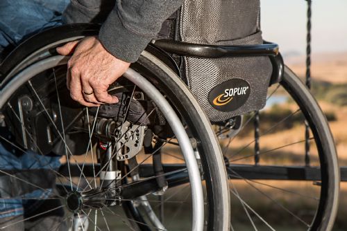 Foto: Ministr Vlastimil Válek: Více než čtvrt milionu handicapovaných by mohlo čerpat vyšší příspěvek na mobilitu