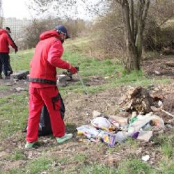 Na Praze 13 odstartoval jarní úklid černých skládek