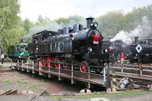 Foto: Nostalgické léto na kolejích nabízí parní vlaky na Šumavě či v Posázaví i svezení s „Bobinkou“