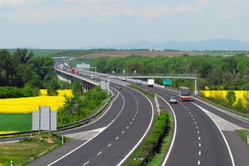 Foto: Od března 2024 má platit jednodenní dálniční známka, roční po 12 letech podraží