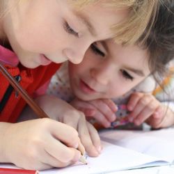 Otevíráme školy a školky pro děti rodičů klíčových profesí