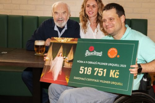 Foto: Pilsner Urquell vydražil róbu z piva pro Centrum Paraple