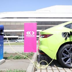 Pražská energetika otevřela u Kongresového centra Praha největší dobíjecí hub pro elektromobily v Praze
