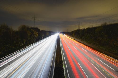 Foto: Senát projednal přehlednější bodový systém, zavede možnost řídit auto už od 17 let s doprovodem