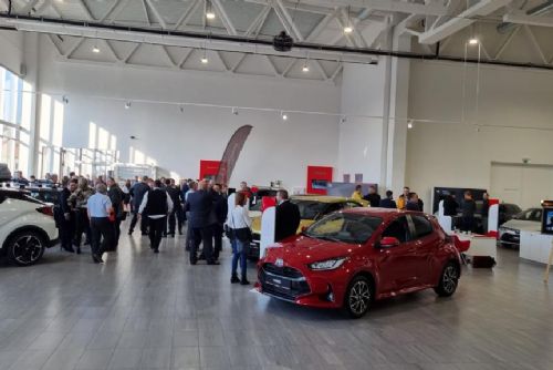 Foto: Toyota otevřela největší autosalon v ČR