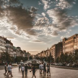 V roce 2020 Prahu navštívilo pouhých 2,2 milionů návštěvníků. Domácí turismus zaznamenal naopak mírné zvýšení