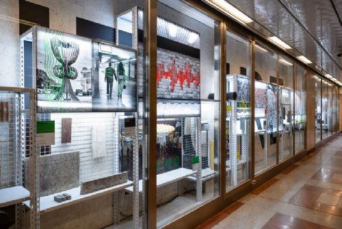 Foto: Zmodernizovaný vestibul stanice Anděl – Na Knížecí hostí první výstavu: futuristickou vizi pražského metra Minulá budoucnost