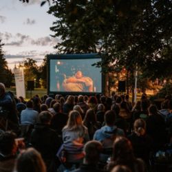 Dnes začínají Plzeňské filmové večery. Kino zamíří na netradiční místa