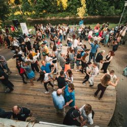 Hudba, náplavka a vstup zdarma. River Sound se letos přesouvá k Trojmostí
