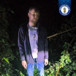 Hustý dým u trati zalarmoval hlídky. V provizorním stanu pálili kabeláž