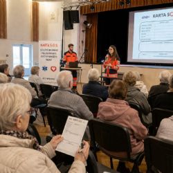 Kartička, která může pomoci zachránit život. Senioři na Slovanech si ji odnesou zdarma