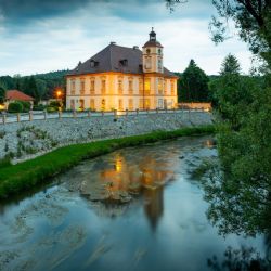 Kulturní léto na zámku ve Štěnovicích - divadlo i koncerty